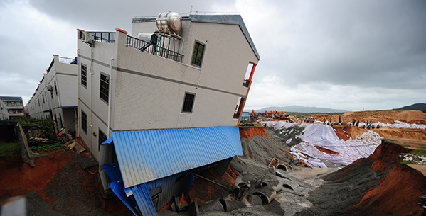 混凝土、民房傾斜