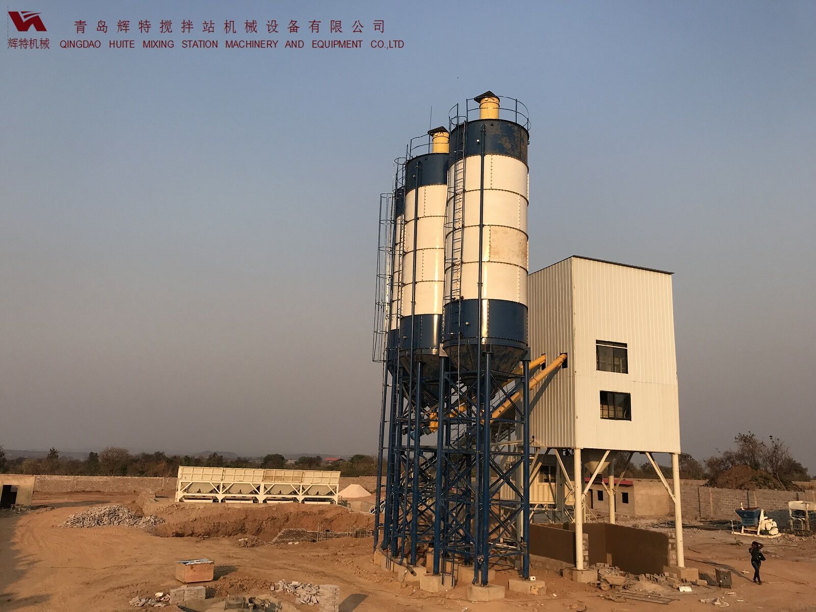 輝特混凝土攪拌站HZS120采用國內(nèi)外知名品牌，大大降低了設備故障率