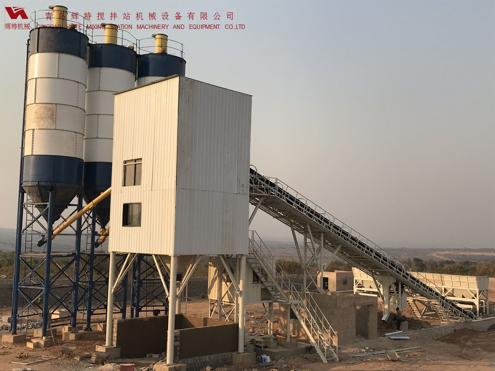 輝特混凝土攪拌站HZS120采用國內(nèi)外知名品牌，大大降低了設備故障率