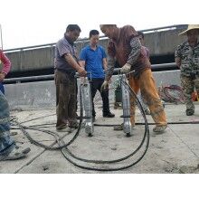 巖石開(kāi)采機(jī)械設(shè)備液壓劈巖機(jī)使用方法