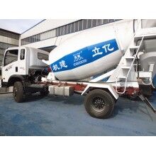 專業(yè)生產(chǎn)小型混凝土罐車，億立實業(yè)2m3攪拌罐車